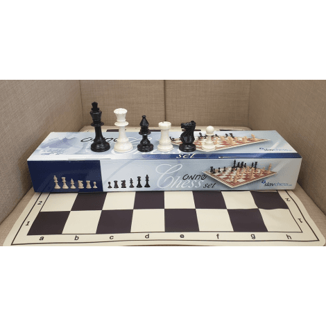 ערכת שחמט הכוללת כלים גדולים מפלסטיק + לוח סיליקון