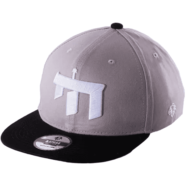 כובע מצחייה אפור שחור עם רקמה של חי בלבן keterlion