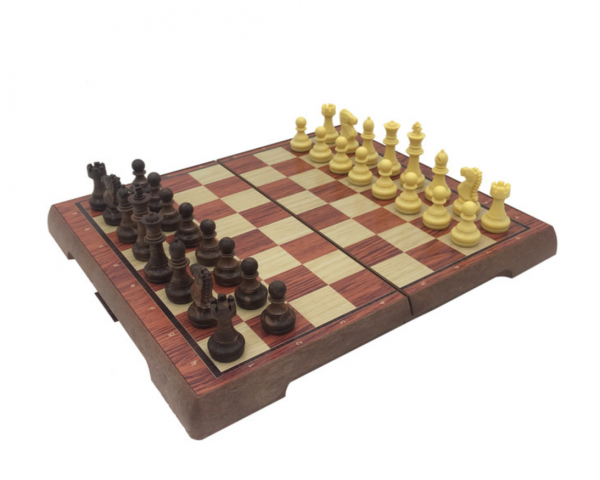 סט שחמט מגנטי, מתקפל וקומפקטי דמוי עץ