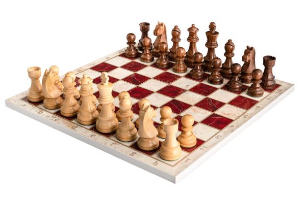 ערכת שחמט מהודרת - לוח במראה שיש אדום וכלים גדולים מעץ משובח V