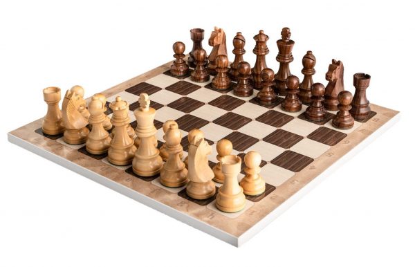 ערכת שחמט מהודרת - לוח מעץ אגוז כפרי וכלים גדולים מעץ משובח