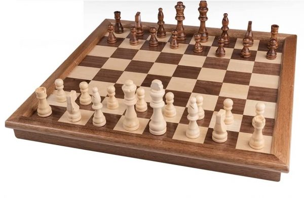 שחמט מתקפל מהודר מעץ עם כלים מגולפים מעץ