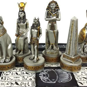 שחמט מיתולוגיה מצרית בגווני כסף וזהב - לוח הילוגריפים